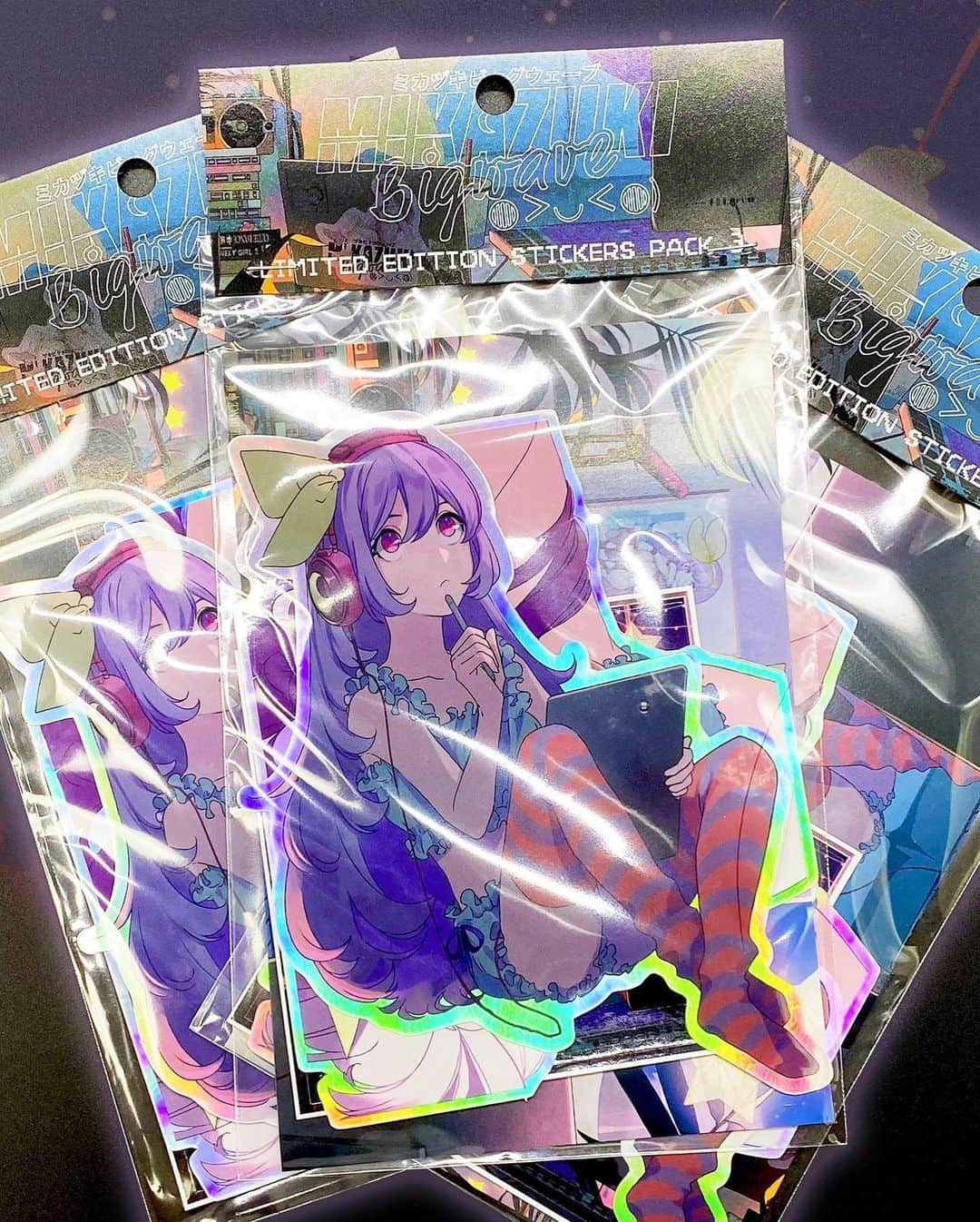 Hirari Ann（ヒラリー アン）さんのインスタグラム写真 - (Hirari Ann（ヒラリー アン）Instagram)「2nd release of @mikazukibigwave Galaxy cassette will be released on October 17th at 9PM PDT ❤️🌟 also sticker packs!  the cassette sold out in a couple mins so maybe people didn't get a chance to get one 😭 so we made a gold edition for anyone who missed out :)   please check mikazukibigwave.bandcamp.com to order.」10月15日 23時02分 - hirariann