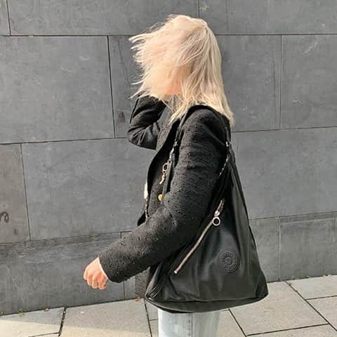 のインスタグラム：「Gone with the wind 🎐 @xlisadam introducing our PU shoulder bag, the Olina #LiveLight #veganleather」