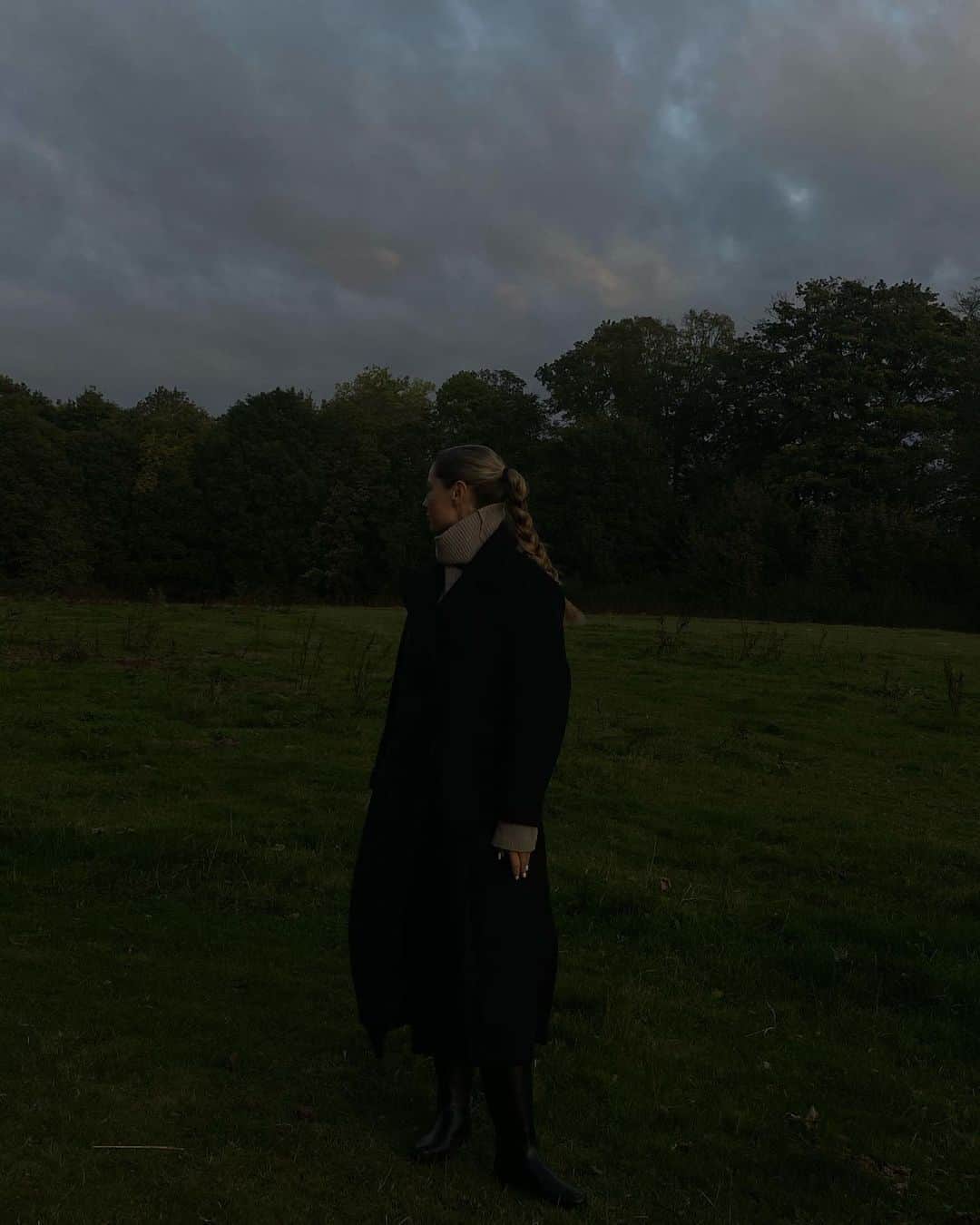 Mathilde Goehlerのインスタグラム：「🖤🍵」