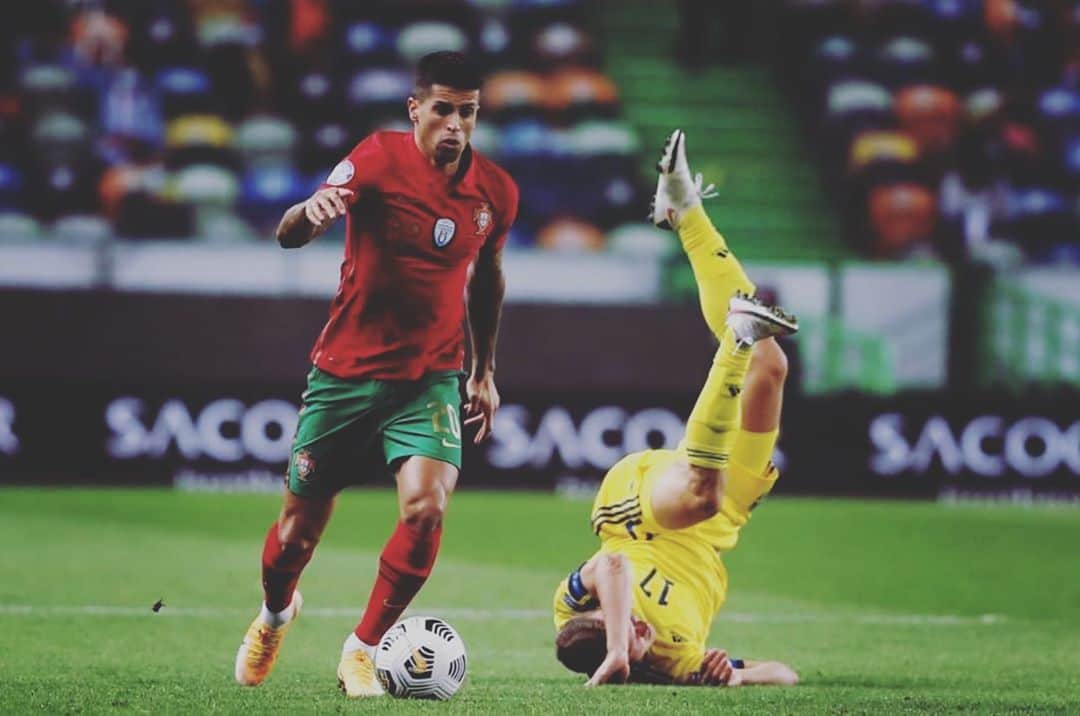 のインスタグラム：「‘Não são os sonhos que me movem, é a determinação para os alcançar.’🌟  Grande vitória 🇵🇹 #mommyblessme」