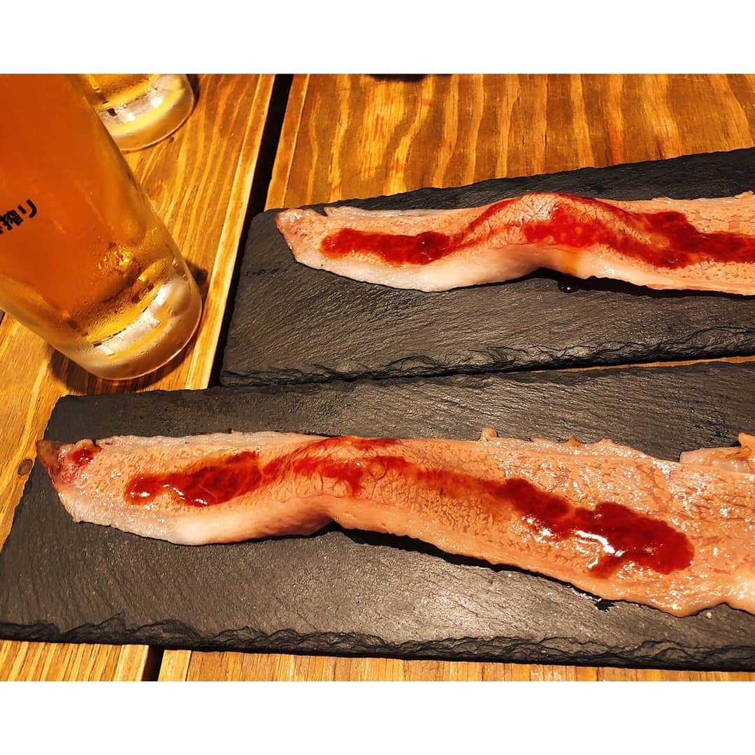垰智子さんのインスタグラム写真 - (垰智子Instagram)「今日は、関東、冬の寒さでしたね💦 一気に冷え込むと体調崩しさないように、しっかりと免疫つけなきゃ！って 事で @nikuzushi_monnaka に行ってきたよ🍖 . とにかく最初から最後までお肉のお寿司づくしでウニやトリュフがふんだんにのせられてて、とっても美味しかった✨😆 . お肉も大っきくて、食べごたえ抜群♪ . 最初のお箸もおみくじになってて、 私は小吉という微妙な結果だったけど、 ビールで全て洗い流せた気がします😝🍻 . 今日も美味しく食べて飲めた事に感謝して、おやすみなさーい😪 . . #門前仲町肉寿司 #門前仲町 #門前仲町グルメ #門前仲町居酒屋 #門前仲町日本酒 #pr #トリドリベース #food #foodstagram #肉寿司 #肉 #beer」10月15日 23時13分 - taotao_tomo