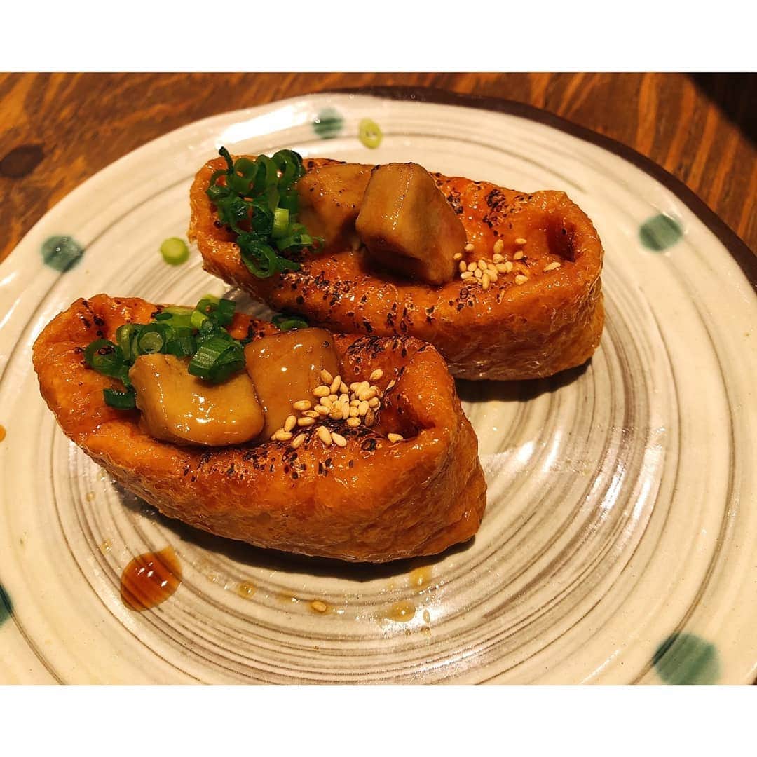 垰智子さんのインスタグラム写真 - (垰智子Instagram)「今日は、関東、冬の寒さでしたね💦 一気に冷え込むと体調崩しさないように、しっかりと免疫つけなきゃ！って 事で @nikuzushi_monnaka に行ってきたよ🍖 . とにかく最初から最後までお肉のお寿司づくしでウニやトリュフがふんだんにのせられてて、とっても美味しかった✨😆 . お肉も大っきくて、食べごたえ抜群♪ . 最初のお箸もおみくじになってて、 私は小吉という微妙な結果だったけど、 ビールで全て洗い流せた気がします😝🍻 . 今日も美味しく食べて飲めた事に感謝して、おやすみなさーい😪 . . #門前仲町肉寿司 #門前仲町 #門前仲町グルメ #門前仲町居酒屋 #門前仲町日本酒 #pr #トリドリベース #food #foodstagram #肉寿司 #肉 #beer」10月15日 23時13分 - taotao_tomo