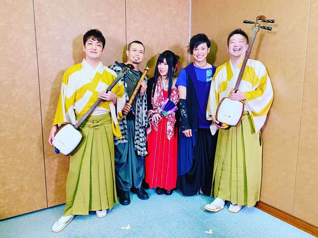 鈴華ゆう子のインスタグラム：「吉田兄弟×華風月ライブありがとうございました。今回の為に共作した新曲も披露しました！ 「時の旋律」 如何でしたでしょうか。 テレビ朝日チャンネル1での放送もありますのでお楽しみに。 12月６日（日）午後４時30分〜 https://www.tv-asahi.co.jp/ch/contents/variety/0454/  #吉田兄弟 #華風月 #yoshidabrothers  #hanafugetsu」