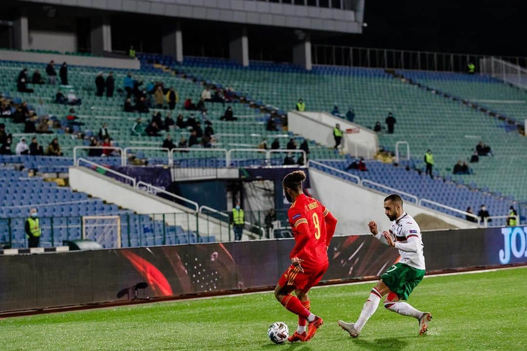 タイラー・ロバーツのインスタグラム：「Well fought battle for the W last night but we battled like always and got the job done!❤️. 🔙🔛🔝 @fawales」