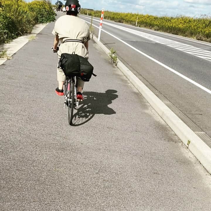 三上玲奈のインスタグラム：「チャリ旅6日目‼️  なんとか無事今日も終わりました☺️ 走行距離70Km程。 だんだん慣れてきて、今後やばい夜道は走らなくてすみそうです　笑笑  天気がよくて、道も良い時はこんな感じで走ってます🤗  明日は山形入れるといいな‼️  チャリには荷台もつけて、リュックで肩が外れる心配は無くなりましたが、まだまだ先は長いです😅  正直初心者で東京から北海道にチャリで行くなんてオススメしません😂  この後が怖い😂 でも沢山の方の協力のおかげでここまで走れてます。  まだまだ頑張ります💪💪💪 因みに、ゴートゥーキャンペーンで節約しながら向かってます😚  #チャリで来た  #by渋谷  #三上玲奈　#野田みはる　#新潟　#中条駅　#胎内市」