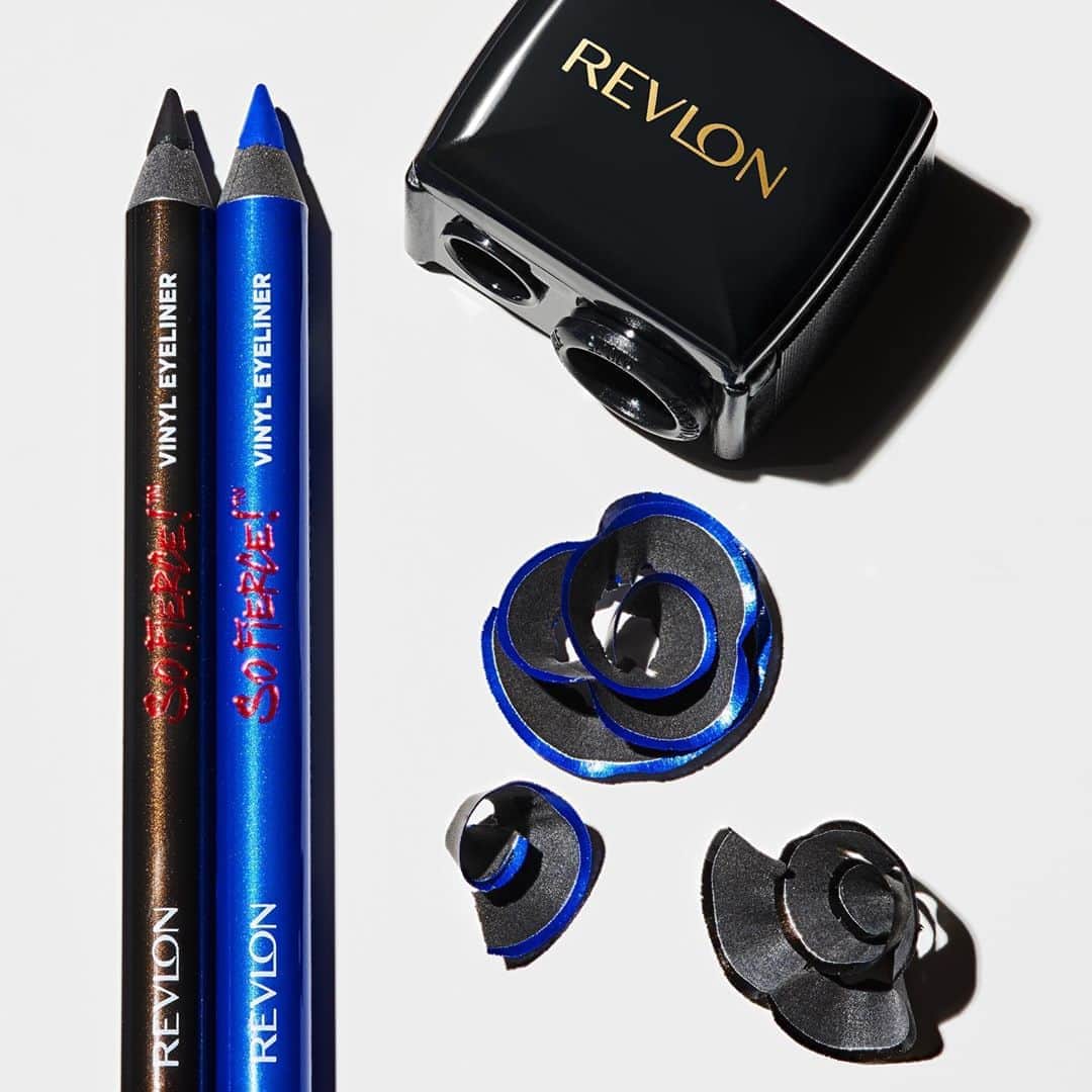 Revlonさんのインスタグラム写真 - (RevlonInstagram)「Which intense pencil would you run low on first: #RevlonSoFierce Vinyl Eyeliner in Midnight Mystery (860) or Royal Rules (862)? 🖋  Also, while we’re on the topic: Did you know our Universal Points Sharpener works for 3 different sizes of pencil, both wooden and plastic?!」10月15日 23時34分 - revlon