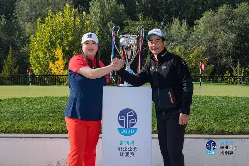 フォン・シャンシャンさんのインスタグラム写真 - (フォン・シャンシャンInstagram)「Captain Feng VS Captain Liang 💥 Hand shaking or wrist wrestling? 😼@liang_wenchong  #SinaGolf #TeamMatchPlay」10月15日 23時59分 - shanshanfeng_golf