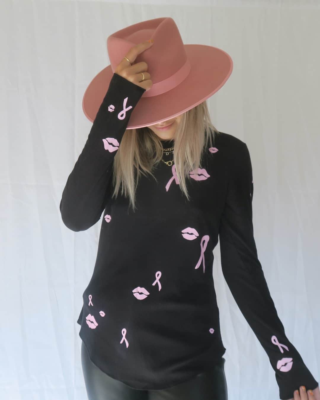 チェイサーのインスタグラム：「We are donating 15% of every purchase in October to Breast Cancer research🎗💞 #graphictee #chaserbrand #breastcancer #breastcancermonth #octoberbreastcancer #breastcancerresearch Style: BCA002」