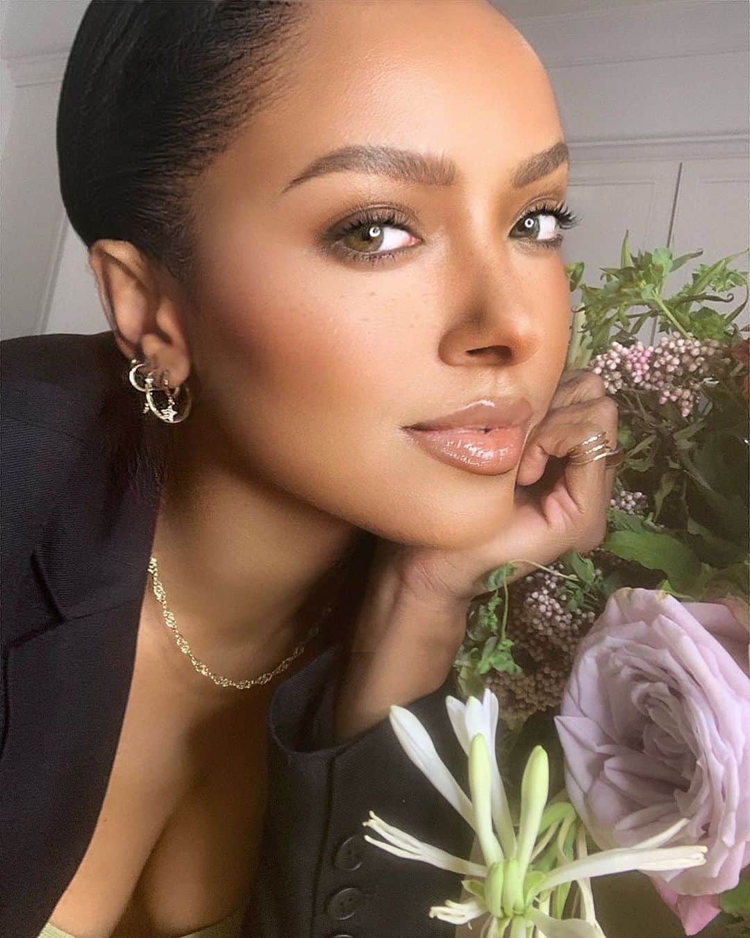 カテリーナ・グレアムのインスタグラム：「To Be More You to me means embracing and loving all aspects of yourself, and celebrating your individuality. It means bringing out the truest most authentic expression of yourself into everything that you do. I’m excited to announce that I am part of the @piercingpagoda #BeMoreYou squad! Excited for you all to see the amazing Pagoda pieces and ways we can use style to express ourselves by entering our #BeMoreYouContest. We are giving 5 lucky winners $1,000 worth of Piercing Pagoda gift cards and the opportunity to join the Be More You squad. So post a picture of yourself “being more you” on Instagram and share what that means to you in your caption using #BeMoreYouContest and tagging @piercingpagoda. Let’s go!!! #pagodapartner     No purch nec. 50 U.S./DC, 18+ w/web mobile device. Ends 10/23 Rules: www.pagoda.com/bmy-contest-rules」