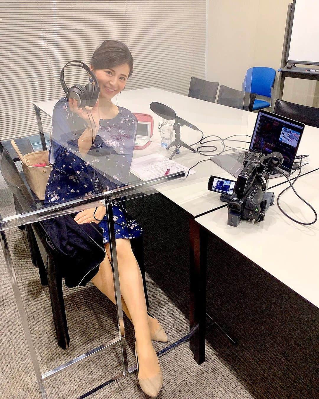 のインスタグラム：「* Abema “週刊BUZZ動画”の ナレーション🙋🏼‍♀️  * 毎週金曜に収録して 翌日の土曜、日曜に放送されています〜 * 明日も早起きなので おやすみなさい🌟 * #abematv #abema #narration #announcer  #ナレーション #アナウンサー #セントフォース」