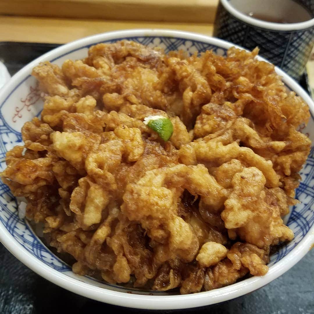 勝田一樹のインスタグラム：「本日の昼めし勝田めし✨  モーションの配信みてますか？✴️  #勝田めし #勝田一樹 #kazukikatsuta  #天茂  #天茂かき揚げ丼ランチ  #ディメンション #dimensionjazz  #dimensionfusion」