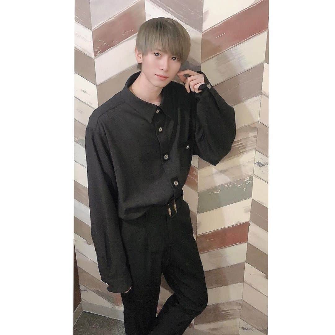 岡田鷹斗のインスタグラム：「New hair ✄✄✄✄✄✄✄ ・ ・ ・ アッシュ感と全体的に短くして頂きました☆  #new #イケメン #美男子 #アイドル #ダンスボーカル #グループ #NEVAGIVEUP #スタイル #顔がいい  #国宝級イケメン  #fashion」
