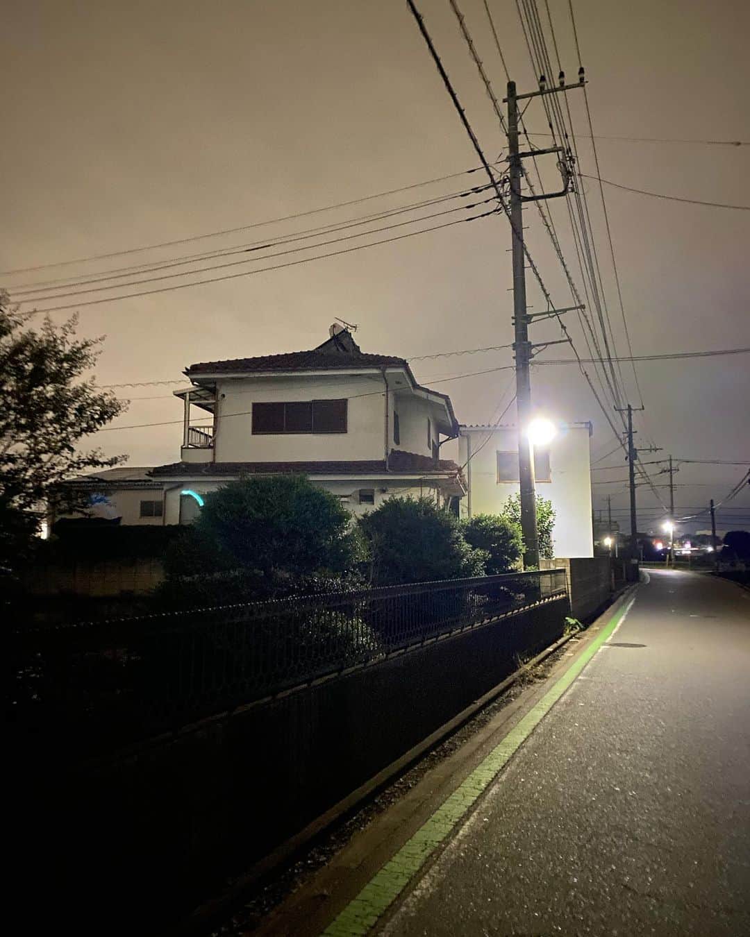 村上隆さんのインスタグラム写真 - (村上隆Instagram)「Still walking at AM 0:18 my nigher hood.🌙」10月16日 0時19分 - takashipom