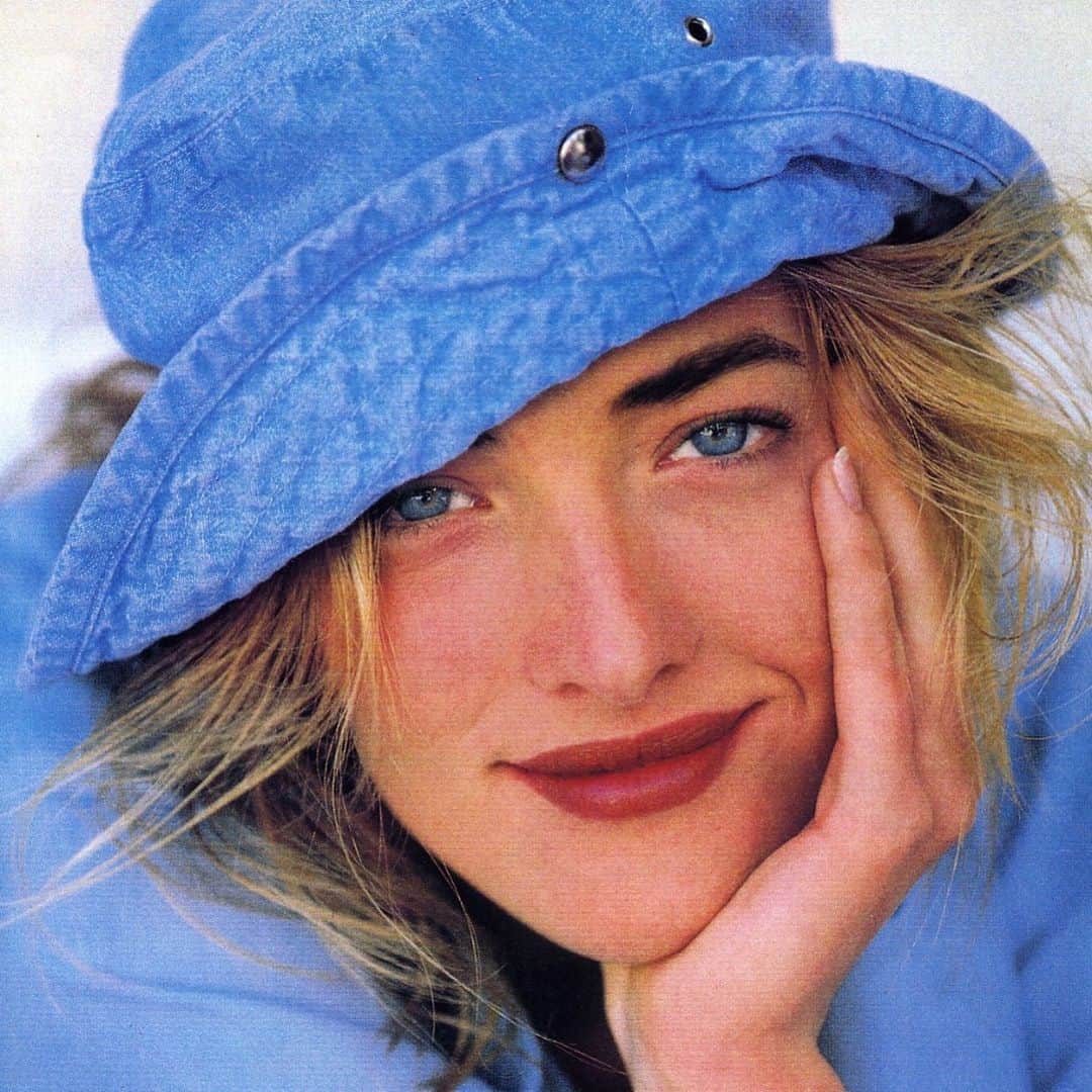 ボビー・ブラウンのインスタグラム：「#tbt to an epic shoot with @voguemagazine and #andrearobinson,#tatianapatitz , #waynemaserphotography that I’d be proud of if shot today as I was in the 90s when Vogue was doing full face beauty. It’s full circle. #modern」