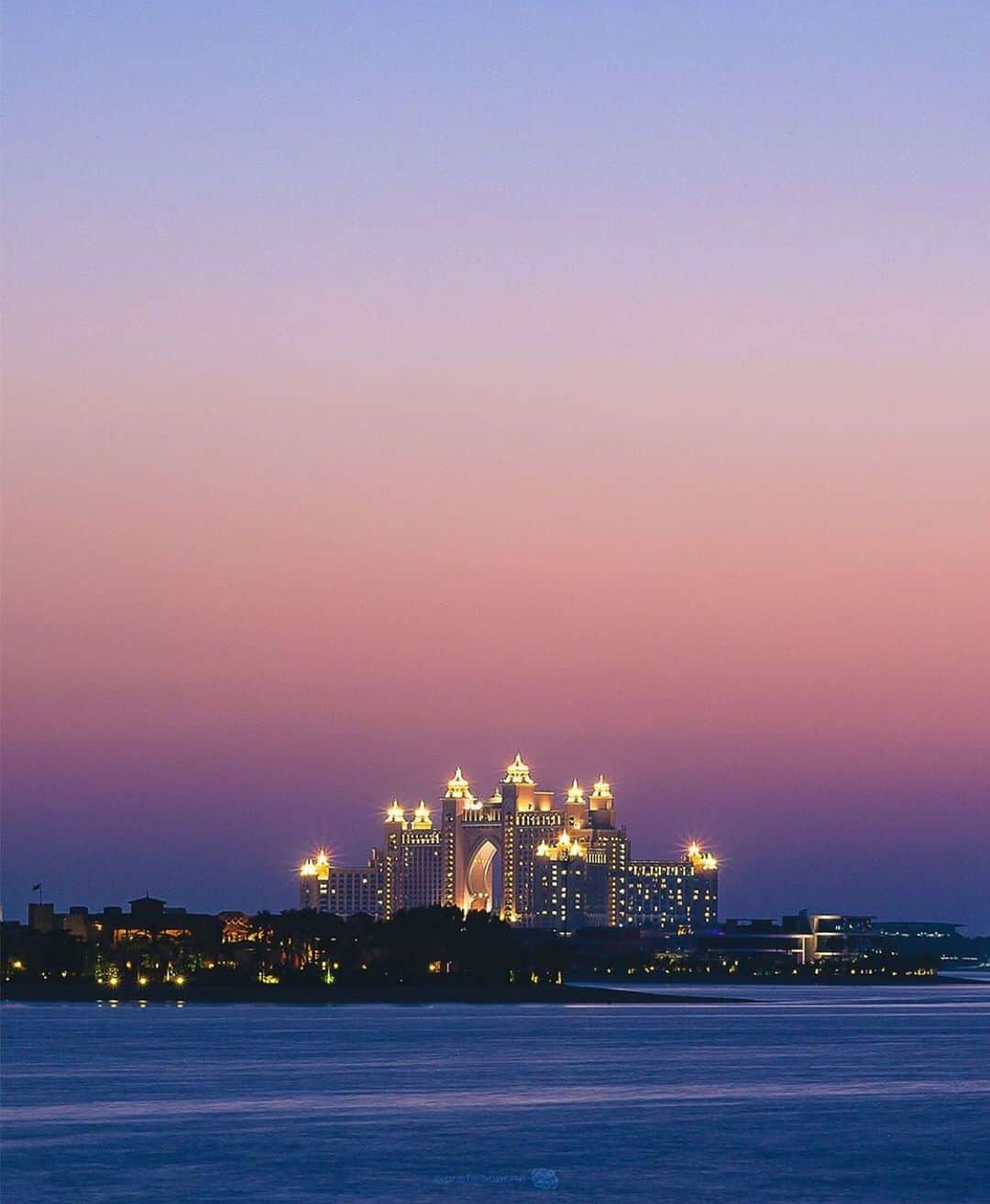 ドバイのインスタグラム：「Have a nice weekend #Dubai 📷:@grafikapache」
