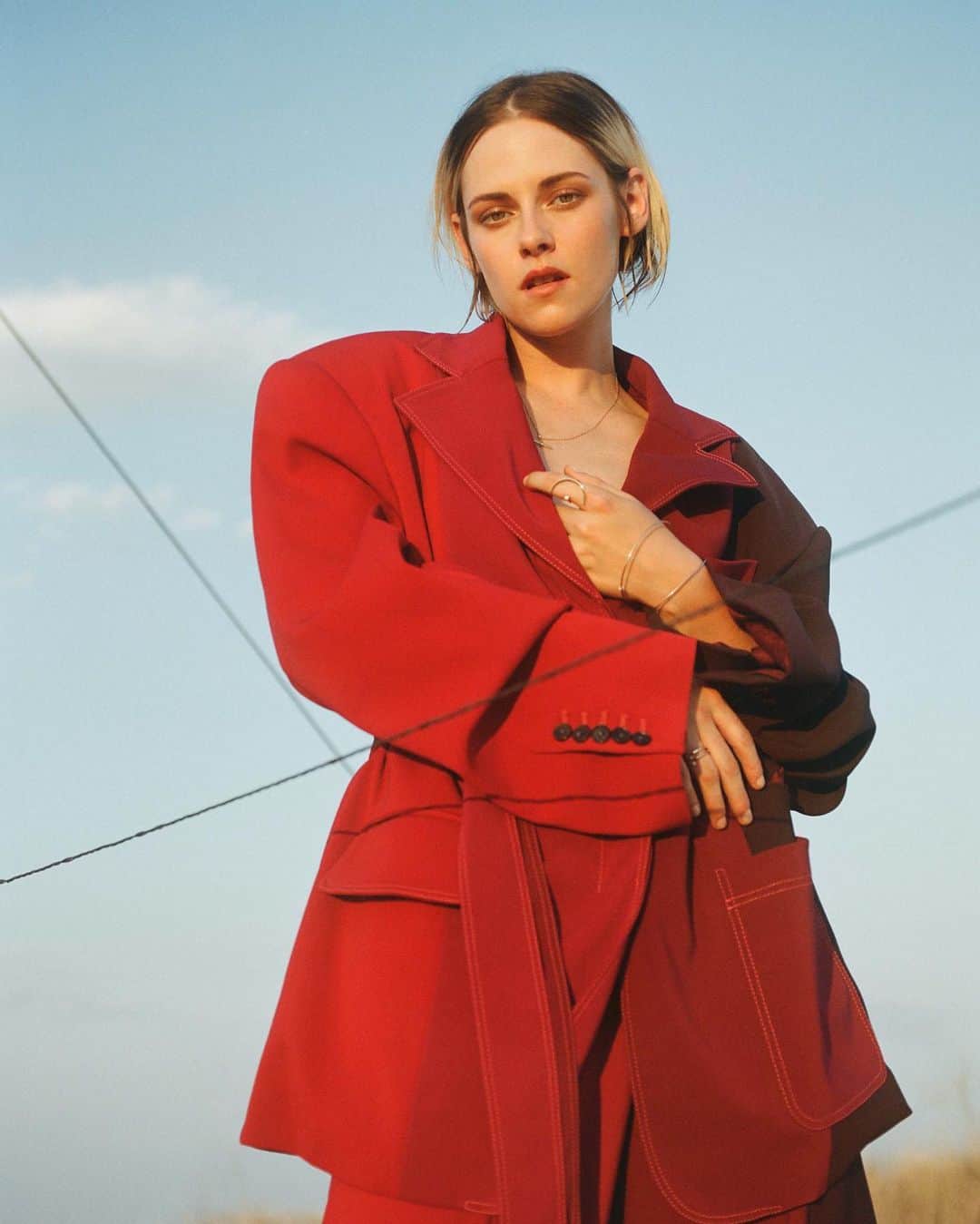 Olivia Maloneのインスタグラム：「reuinted with kristen for @instylemagazine who i shot five years ago for my first cover. feeling very grateful for an amazing team, working in 115 degree heat to make this happen.」