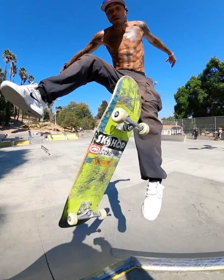 マニー・サンティアゴのインスタグラム：「Crazy stupid dope yo! 👱🏾👦🏻👨🏻‍🦲 📹: @SpanishMikeTV」