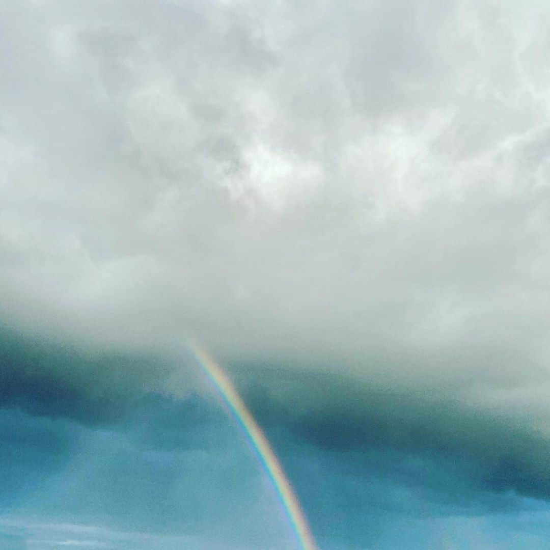 メラニー・サイクスさんのインスタグラム写真 - (メラニー・サイクスInstagram)「Oh hello #londonsky #rainbow #cloudgazer #cloudlovers 💙」10月16日 0時36分 - msmelaniesykes