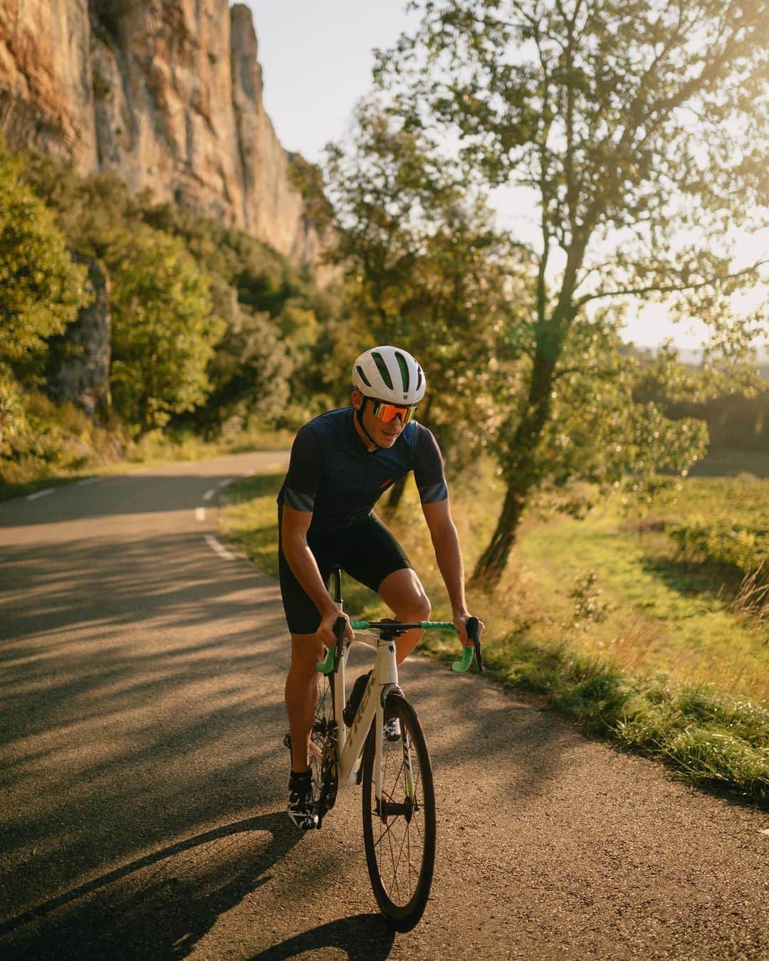 アンドレ・ロッテラーのインスタグラム：「Autumn sunset rides are 🔥! @leger.la」
