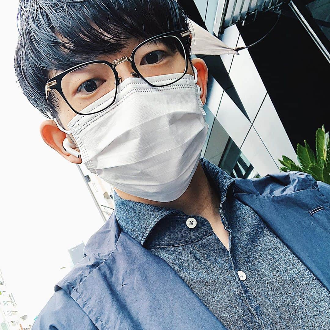 川崎鷹也のインスタグラム：「色んなご縁があって、有難いことに毎日とても充実しております。続く。  11月6日、TSUTAYA O-EAST様にてワンマンライブです。17日から一般チケット販売開始であります。  まだ迷ってる方、悩んでる方、一歩踏み出してみてください。音楽っていいなぁ、歌っていいなぁ、きっとそう感じると思います。憂鬱な夜は音楽に逃げてください。  #川崎鷹也 #ワンマンライブ #バンド #弾き語り #music #instagood #instalike #instagram #instafashion #instamood #instacool #instamusic」
