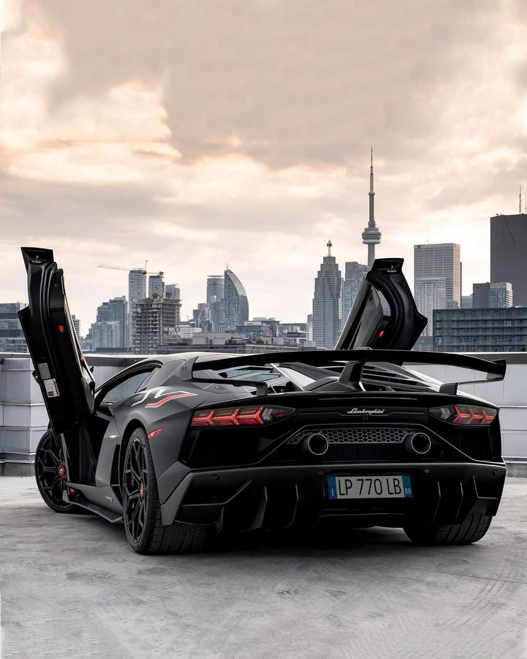 ランボルギーニさんのインスタグラム写真 - (ランボルギーニInstagram)「Let your enthusiasm skyrocket. Which emoji would you use to describe our great Aventador SVJ?  #Lamborghini #AventadorSVJ」10月16日 1時00分 - lamborghini