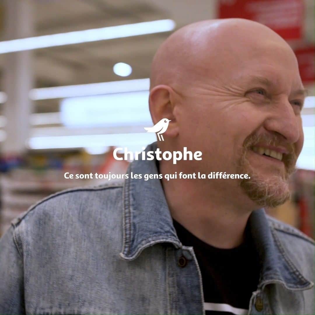 auchan_franceのインスタグラム：「Christophe a connu le tout premier Auchan de France, aujourd’hui il tourne dans notre dernière publicité. De quoi se remémorer quelques souvenirs d’enfance. 👨‍👩‍👧‍👦  #LesGensFontLaDifference」