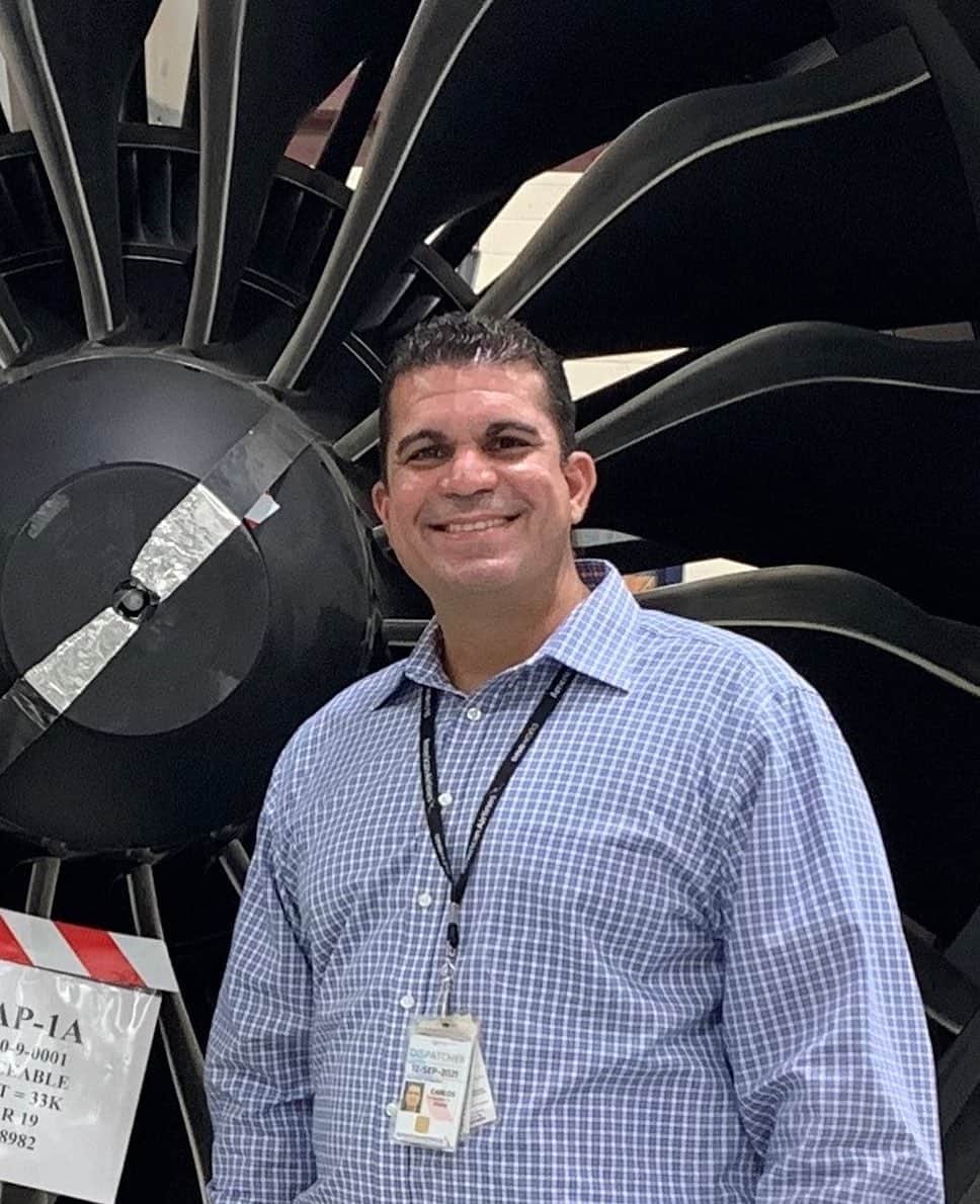 アメリカン航空のインスタグラム：「Growing up in San Juan, Puerto Rico, #AATeam member Carlos Jimenez discovered his passion for aviation at a young age. In honor of #HispanicHeritageMonth, we’re celebrating Carlos and his journey with us at American. Read Carlos' story in our newsroom, link in bio.」