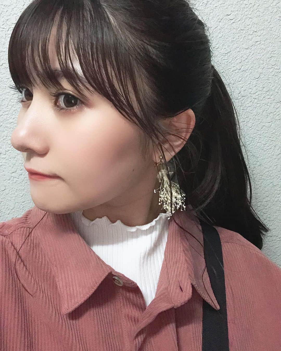 のインスタグラム：「今日の寒さでのポニーテールは、間違えだった。首元寒すぎ。。🥺🥺🙏❣️」