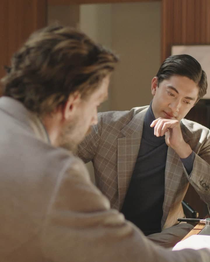 カナーリのインスタグラム：「Uniqueness and confidence, a meeting which channels passion and creative flair. #Canali1934 #CanaliFW20 #MadeInItaly #ChasingBeauty」