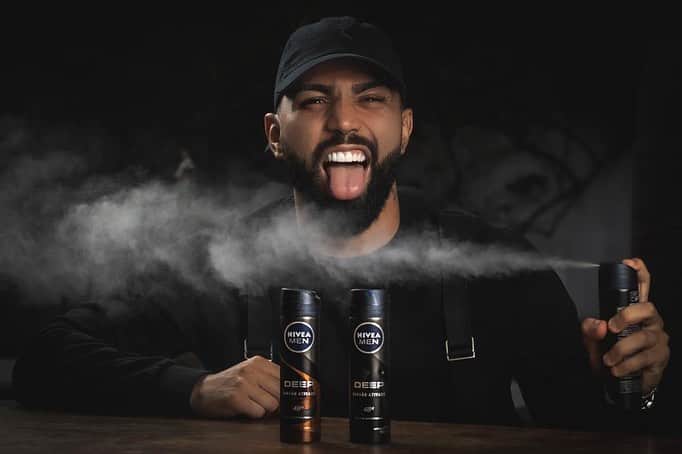 ガブリエウ・バルボーザ・アウメイダのインスタグラム：「E ai, galera!! Já se ligaram no antitranspirantes NIVEA MEN DEEP? NIVEA MEN foi além e criou a linha DEEP que além de proteger do suor ainda tem 3 opções de fragrâncias de longa duração: Original, Citrus e Amadeirado. São 48h de máxima proteção e você ainda fica cheiroso pra qualquer situação. Assim como NIVEA MEN DEEP vai além na proteção e fragrância, eu sempre busco ir além nos meus treinos e jogos! E você?  #VáAlém #NIVEAMENDEEP #publi」