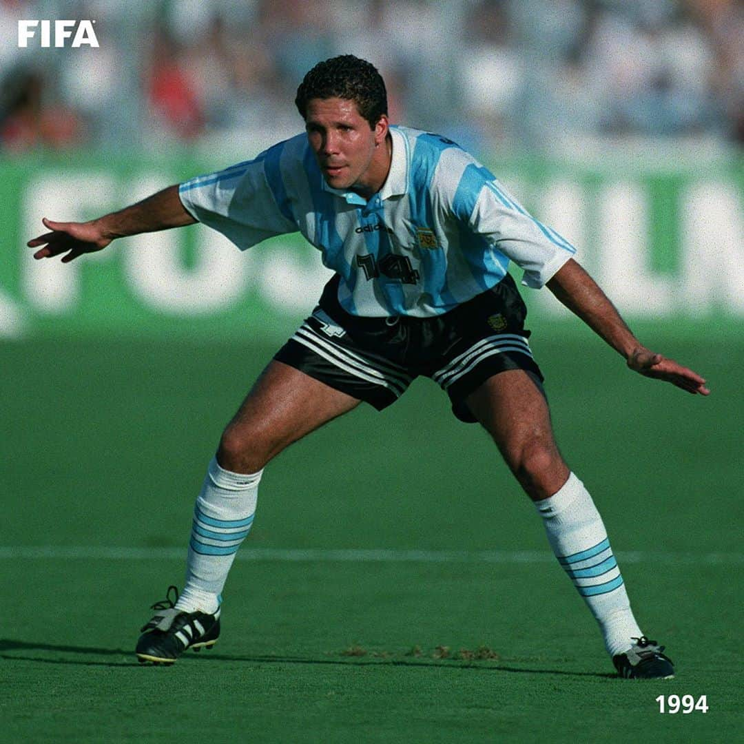 FIFAワールドカップさんのインスタグラム写真 - (FIFAワールドカップInstagram)「1994 #ThenAndNow 2020 ⁣ 🇦🇷 @simeone  ⁣ Some things have changed over the years, but passion isn’t one of them. ⁣ #WorldCup #Argentina」10月16日 1時10分 - fifaworldcup