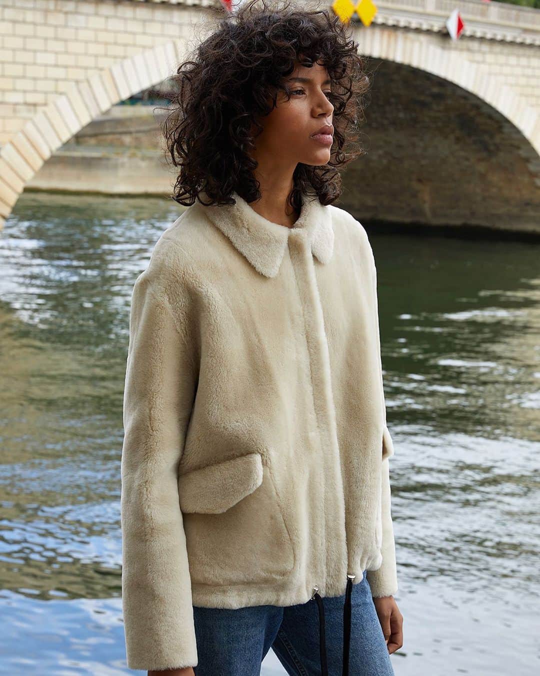 イネスエマレシャルのインスタグラム：「IT’S A DEJA NEW. #inesetmarechal #fashion #sustainablefashion #musthave #fashionmusthave #automne #seine #paris #stroll #parisienne #howtobeaparisienne #fremchfashion #elegant #luxury #luxus」