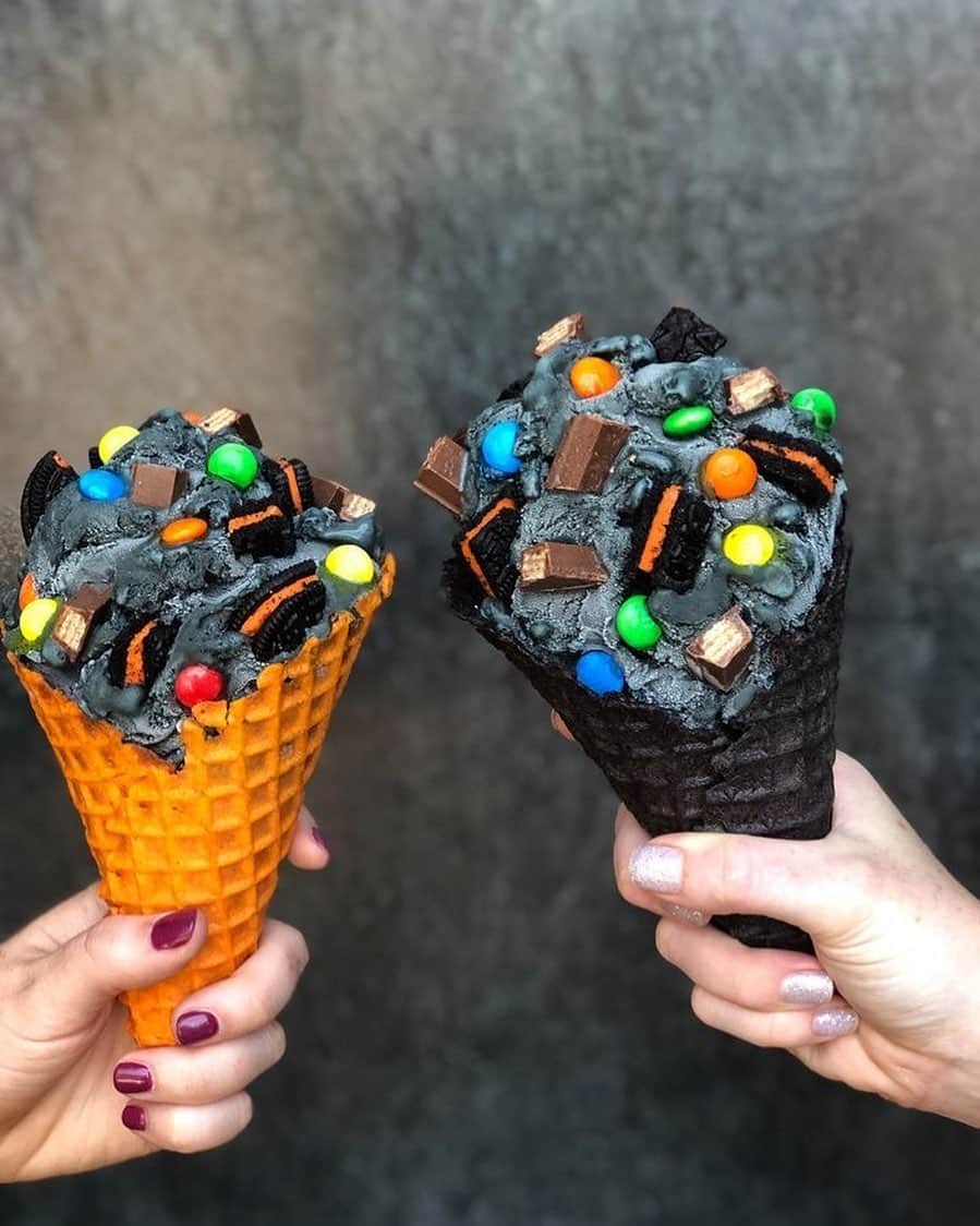 コールド・ストーン・クリーマリーのインスタグラム：「Don't forget to try it before it's gone!! Order our Treat or Treat™ Creation™ online today!   >>> click link in bio to order today!」