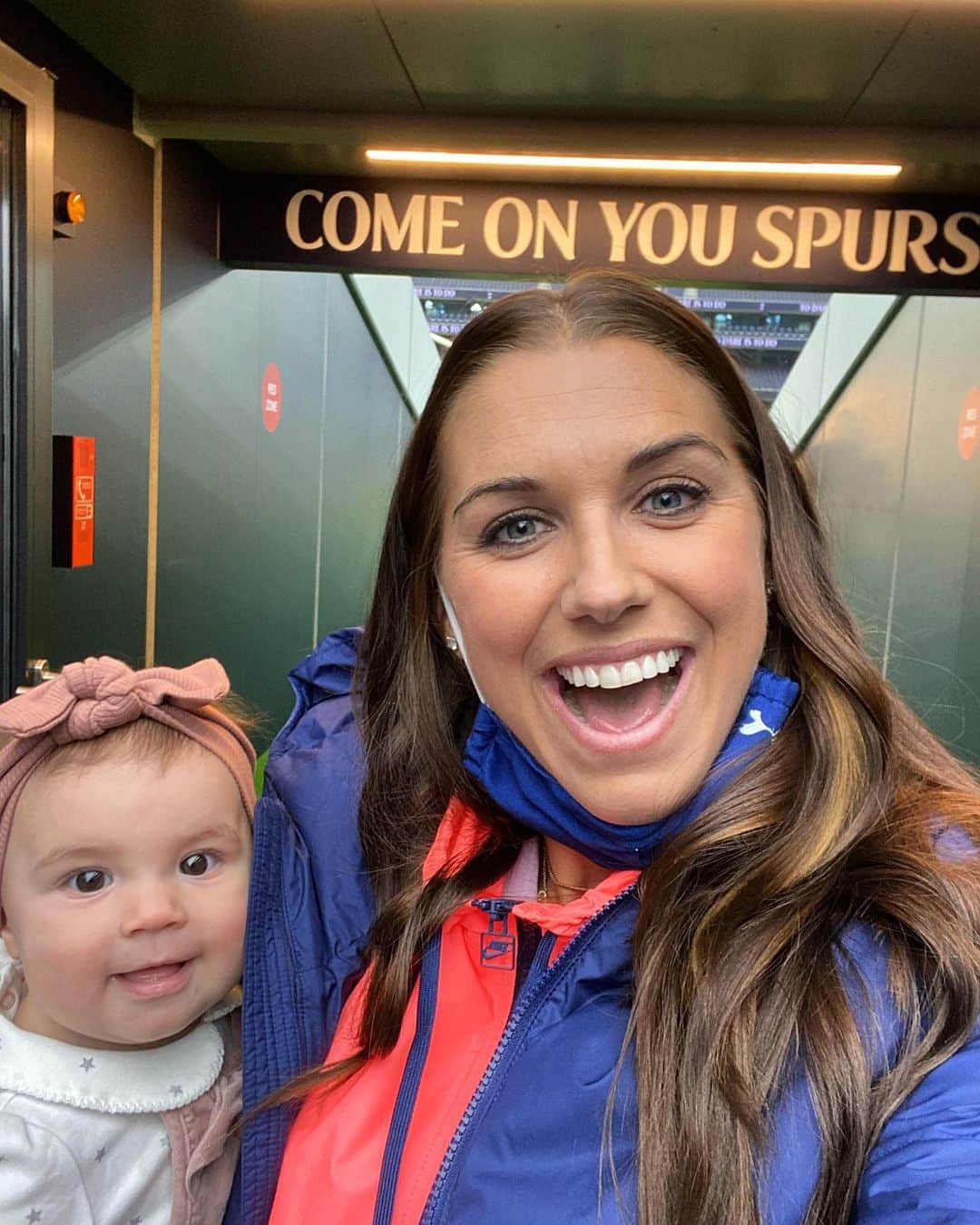 アレックス・モーガンのインスタグラム：「Official stadium tour got us like 🤩 #coys」