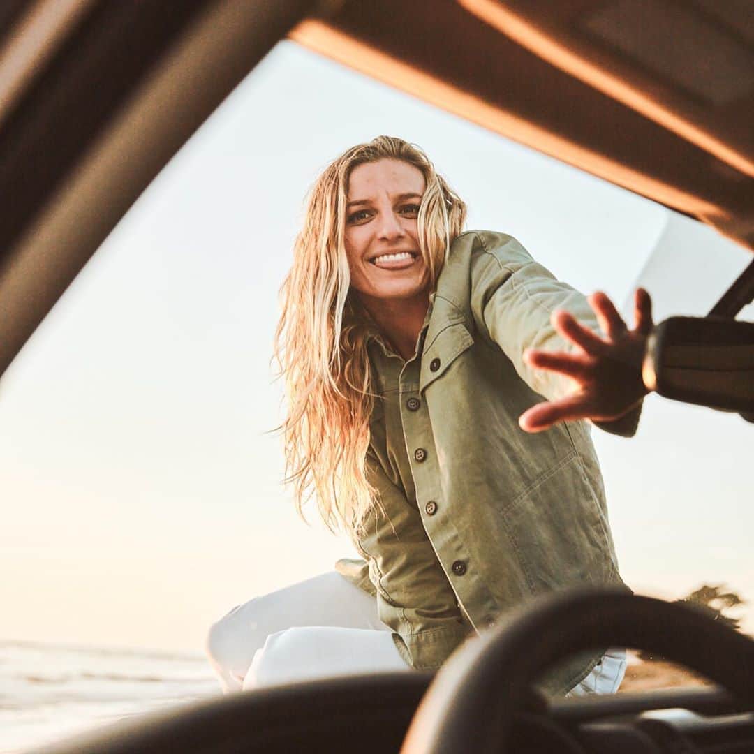 レイキー・ピーターソンのインスタグラム：「🥰❤️🚙 @teamtoyota photo- @williekessel」