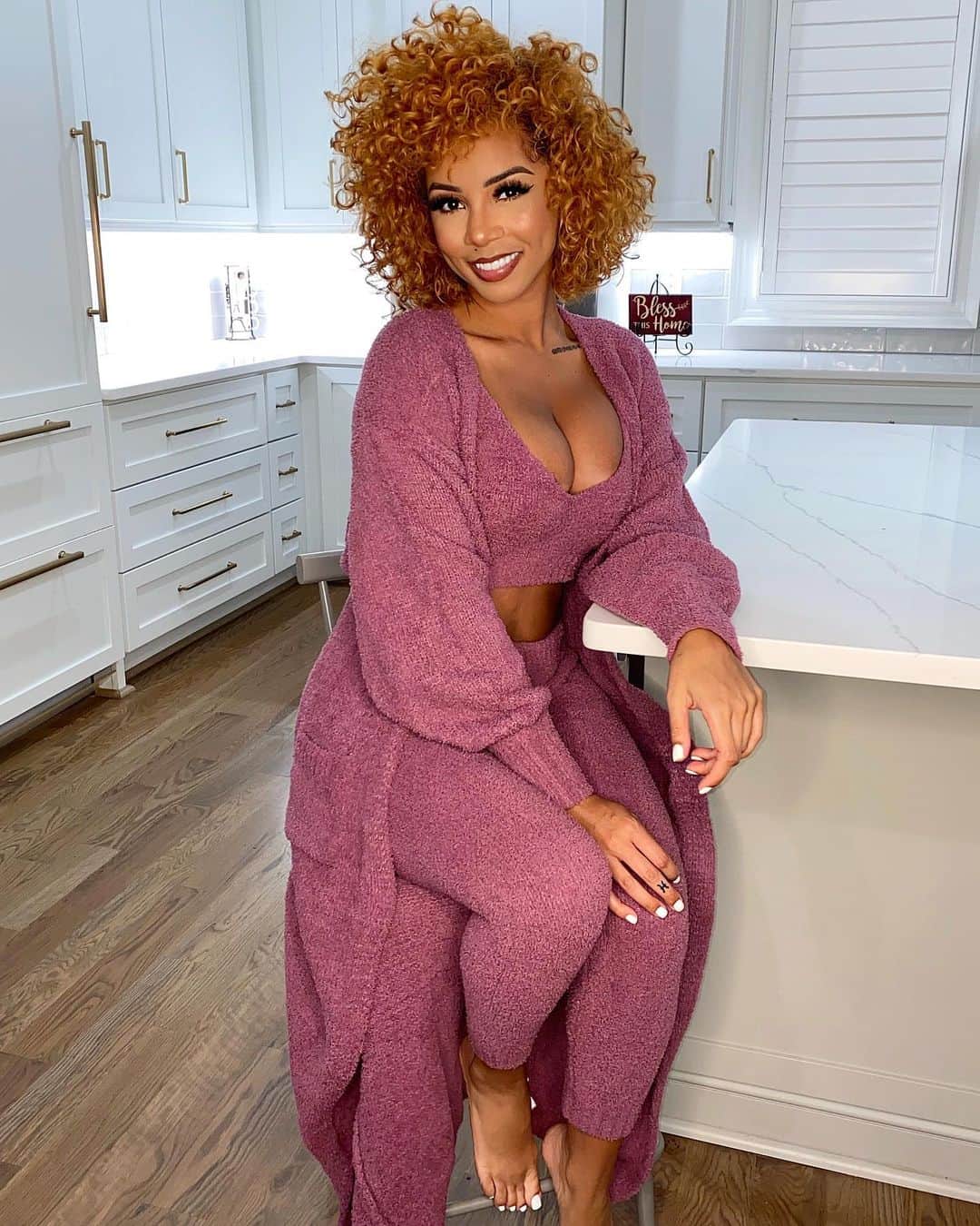 Brittany Rennerのインスタグラム：「Outfit: Living In It 3 Piece Legging Set  @fashionnova fashionnovapartner」