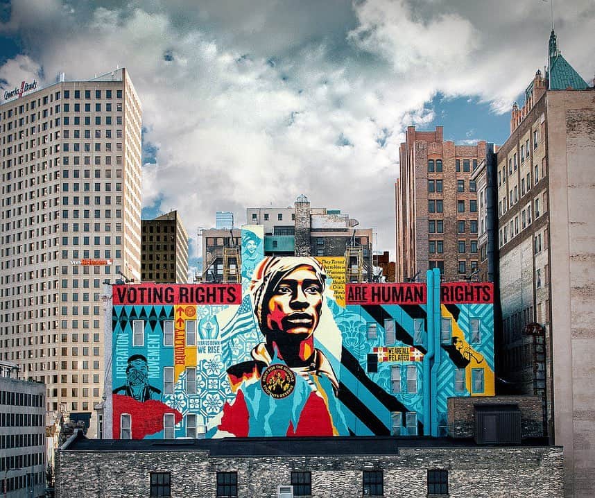 Shepard Faireyのインスタグラム：「I'm proud that my team and I just completed this "Voting Rights Are Human Rights" mural in Milwaukee, collaborating with five Wisconsin artists. The artists Tyanna Buie @tyanna_buie, Niki Johnson @nikijohnsonstudio, Tom Jones @tom_jones_cax_shep_ska, Claudio Martinez @claudiomke, and Dyani Whitehawk @dwhitehawk, all address social issues in their art and were willing to contribute work to the mural as an alliance of voices pushing for civic participation and progress. The mural's central figure is based on a mid-60's civil rights march photo by Steve Schapiro. I chose that image as the focal point for the mural because many of the voting rights advances made by the civil rights movement have been under attack. Though we face voter suppression in many places in the nation, voter suppression has been especially prevalent in Wisconsin and often targets communities of color. I want to thank Stacey and Niki from @wallpaperedcity for their hard work and perseverance in facilitating this project, Patti, the building owner, for providing the wall and her amazing hospitality, Black Box Fund @blackboxfundmke for financial support of the project. A big thanks to my crew of Dan Flores, Nic Bowers, Rob Zagula, and Luka Densmore for working long hours through some windy and damp weather to complete the mural in four days. Thanks to Jon Furlong @jonathanfurlong for shooting photos and helping to paint when needed. In our short time in Milwaukee, we met (with social-distancing) many friendly and enthusiastic Milwaukee residents. I want to go back post-pandemic for a real hang and exploration in Milwaukee! -Shepard  Photos: Shot 1 & 2 - @jonathanfurlong Shot 3 - @nikijohnsonstudio」