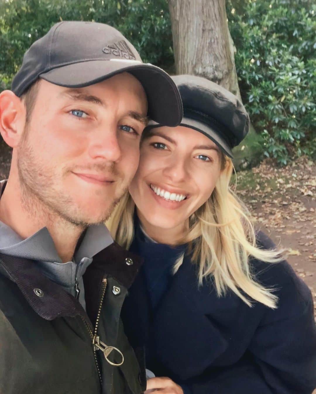 Mollie Kingさんのインスタグラム写真 - (Mollie KingInstagram)「Today we went back to one of our first date spots ❤️ I knew he was a keeper when he organised an Alfie-friendly date!」10月16日 2時02分 - mollieking