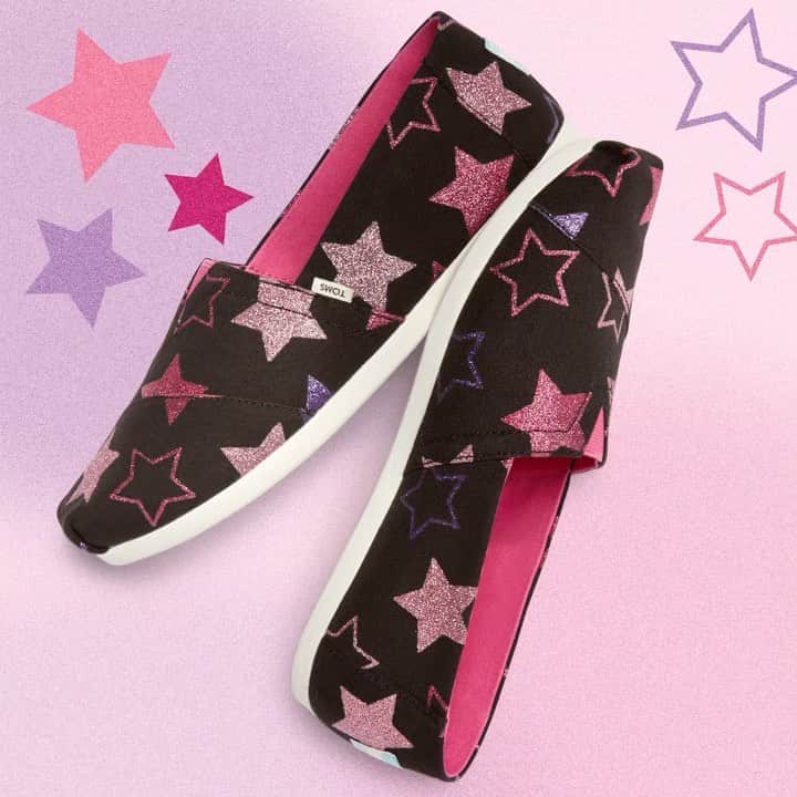 トムズシューズのインスタグラム：「The stars have aligned: playful styles with a powerful impact. 📷: Glitter Stars Alpargata.⁠⠀」