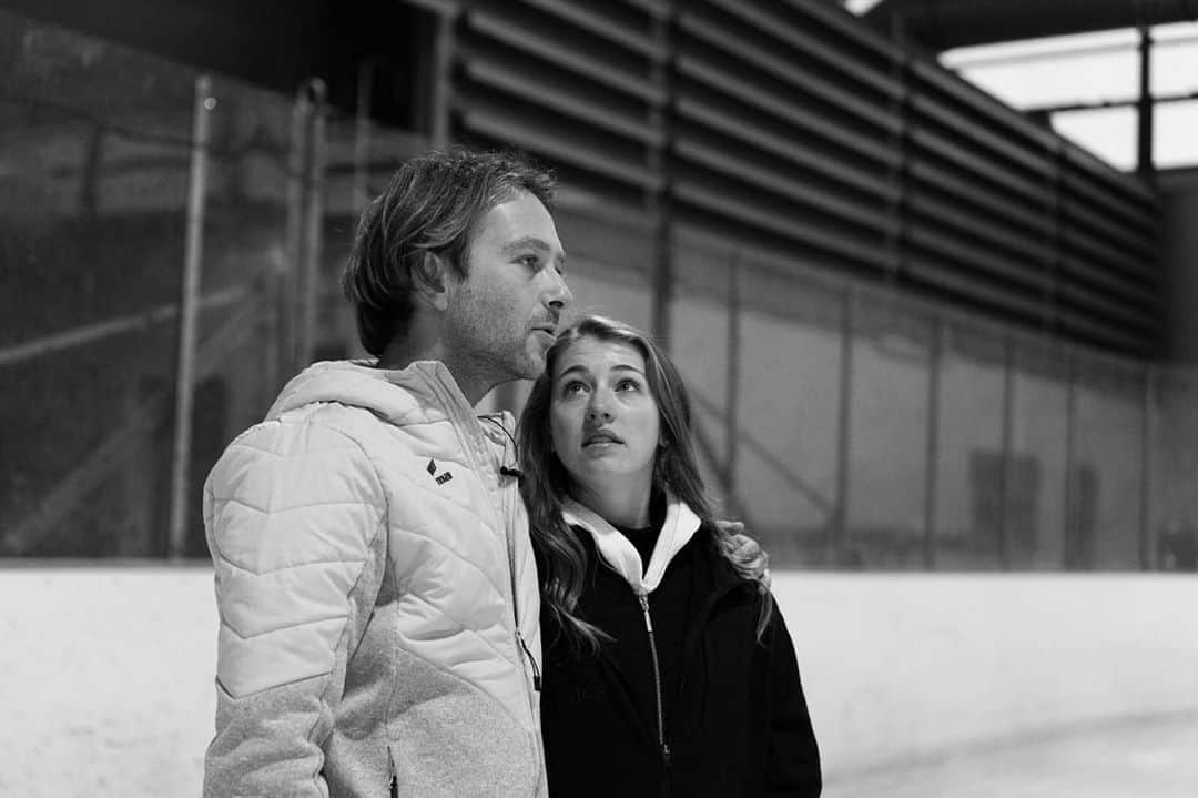 ステファノ・カルーゾのインスタグラム：「“Teamwork is the ability to work together toward a common vision, the ability to direct individual accomplishments toward organizational objectives. It is the fuel that allows common people to attain uncommon results.”  Welcome @robynnepaige96 to the Team! ✨⛸💪  #EliteIceDance #icedance #coach #choreographer #figureskating #eistanz #patinage #patinageartistique #berlin #teamwork #workhardplayhard #happylife #happydays #ciaobelli」