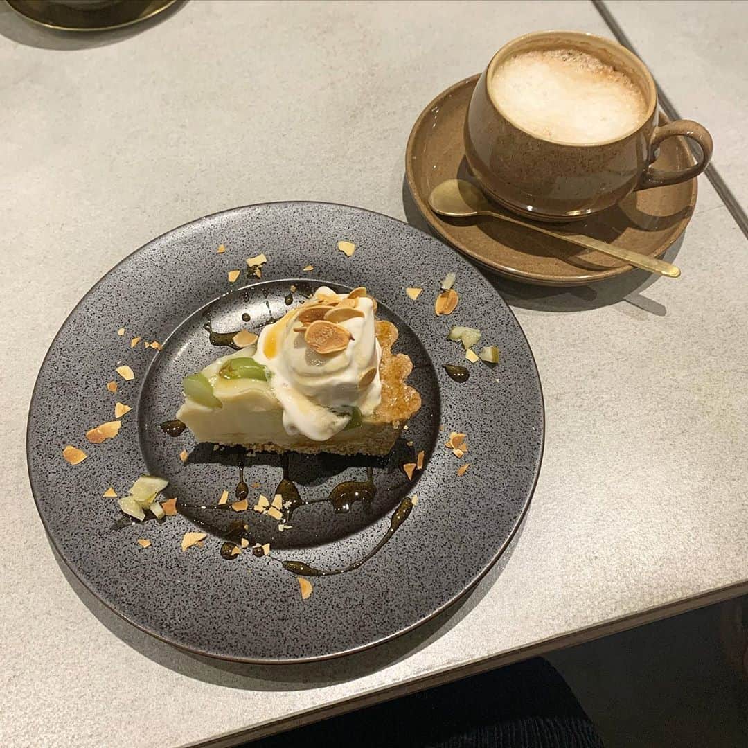 のインスタグラム：「. マスカットのタルト美味しかった〜！🍁」