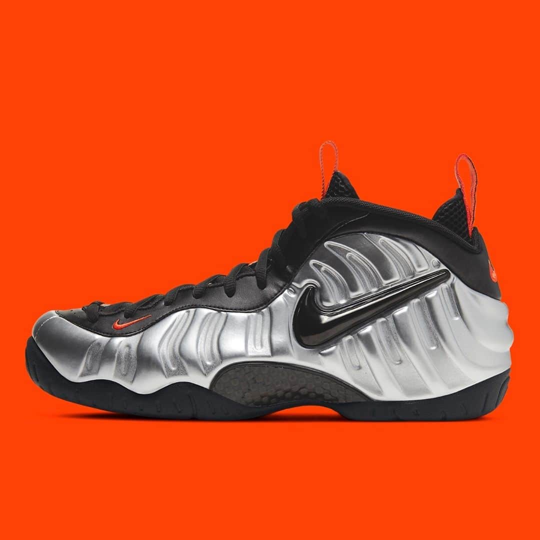 Sneaker Newsさんのインスタグラム写真 - (Sneaker NewsInstagram)「The Nike Air Foamposite Pro "Flat Silver" will officially release on October 29th. #ButWeStillWantVoltage⁠ ⁠ Link in bio for full photos and details.」10月16日 11時30分 - sneakernews