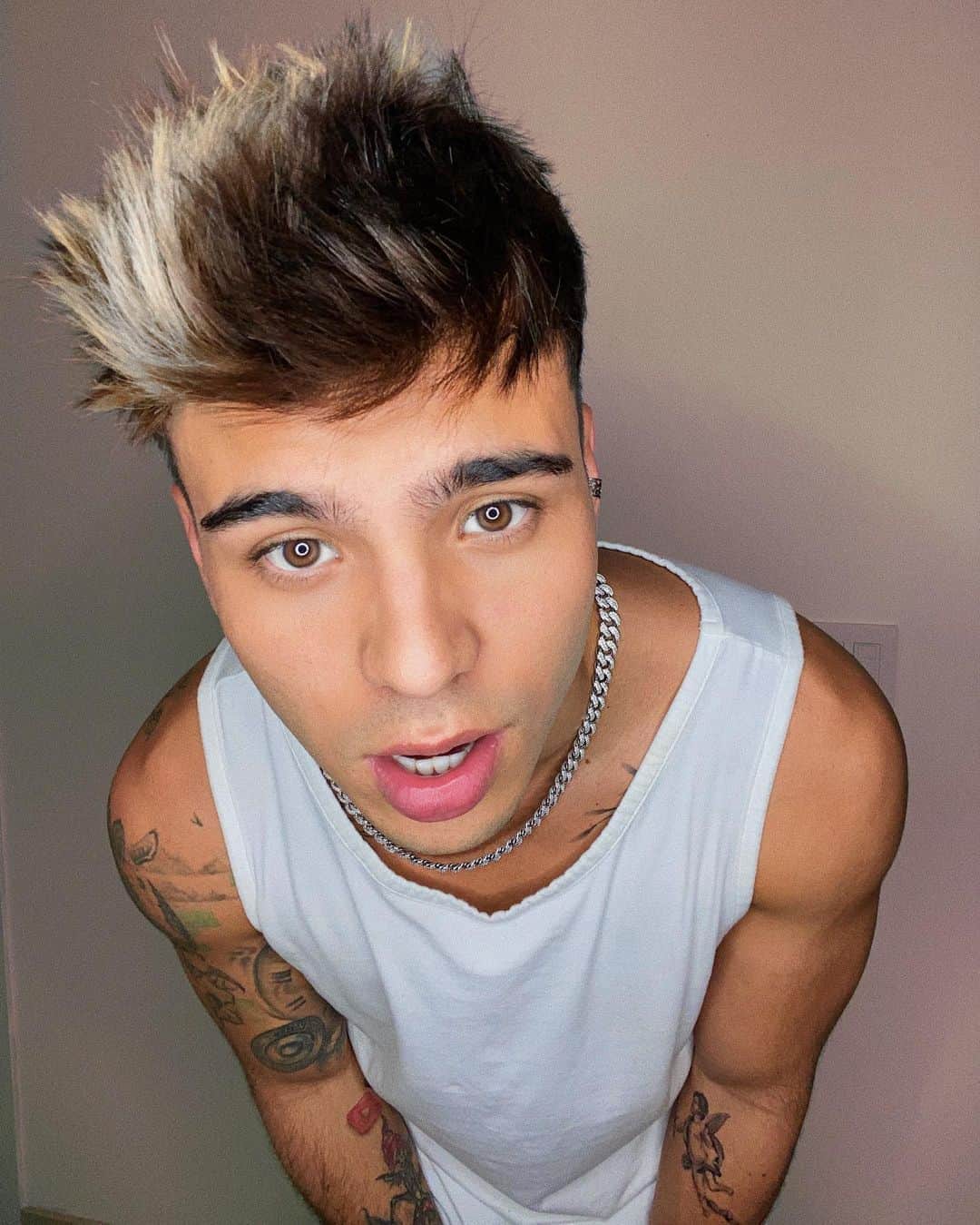 Sebastián Villalobosのインスタグラム：「👁👄👁」