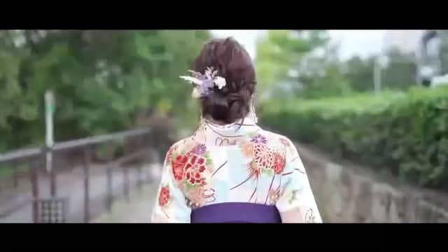平佐知子のインスタグラム：「ここのシーンめちゃくちゃカッコいい✨   #卒業袴 #卒業式ヘア #pv #セルフィット #和装 #袴 #京都 #鴨川 #いいね #フォローミー #ミスキャン」