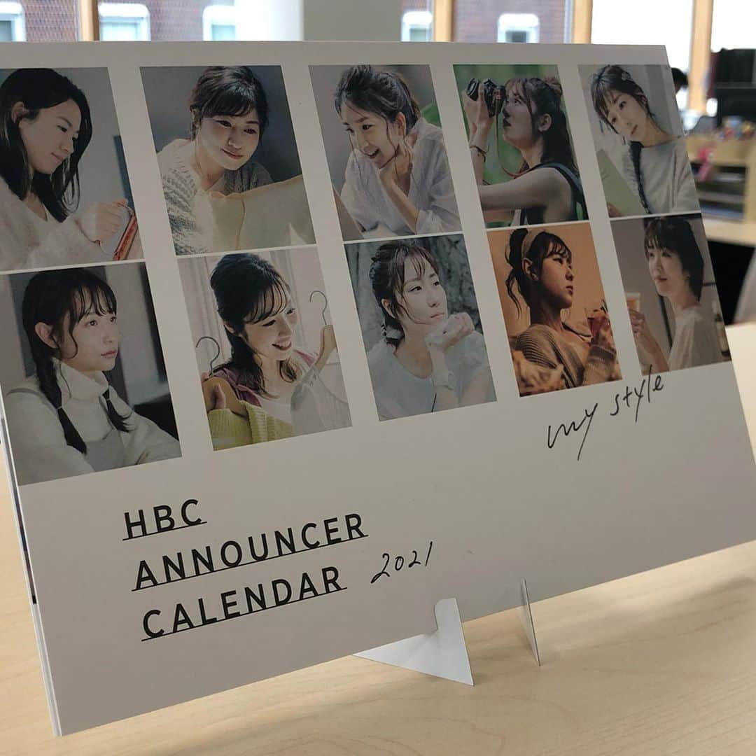 HBC北海道放送アナウンス部さんのインスタグラム写真 - (HBC北海道放送アナウンス部Instagram)「HBCアナウンス部長の牧野秀章です。HBCアナウンサーカレンダー2021「彼女たちの休日」にさっそくたくさんのご注文をいただき、どうもありがとうございます😭  HBC北海道発信ショップでは、お好きなアナウンサーの直筆サイン入りでご購入いただけます❗️  アナウンス部にも飾っていますよ〜  #hbc#アナウンサー#カレンダー#直筆サイン#金城茉里奈#室谷香菜子#堰八紗也佳#大竹彩加#佐藤彩#日下怜奈#森田絹子#世永聖奈#大堀結衣#森結有花」10月16日 11時43分 - hbc_announcer