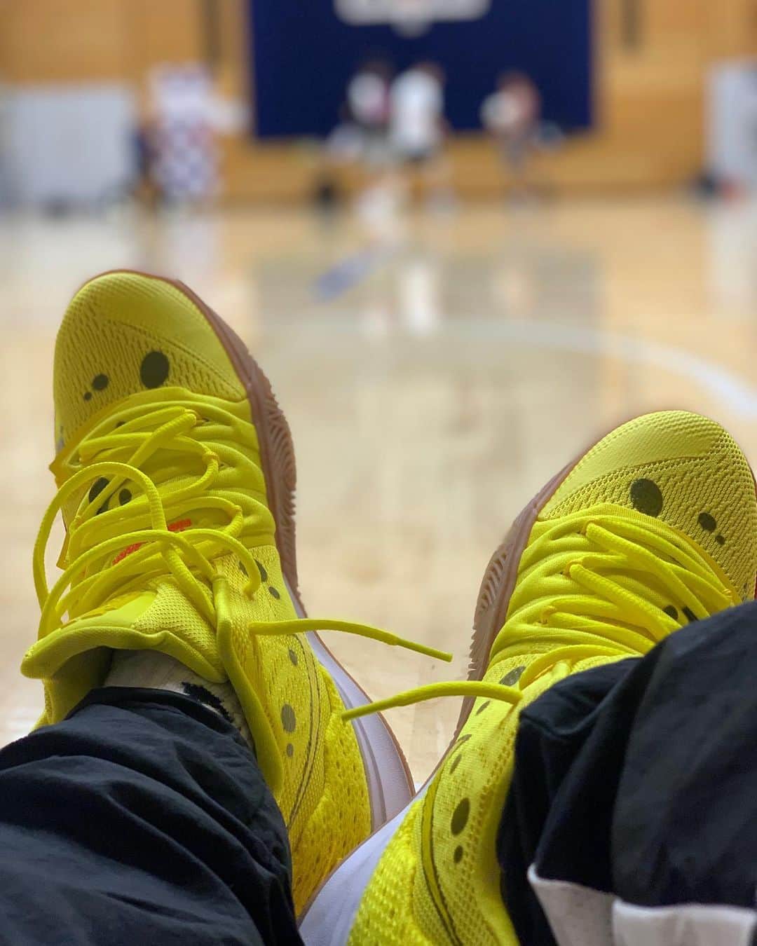 岩崎藍さんのインスタグラム写真 - (岩崎藍Instagram)「. . スポンジボブでバスケ⛹️‍♀️ . . もっとバスケしたいー😭❤️ . . . SPONGEBOB × NIKE KYRIE 5  . . #nike #spongebob #kyrie #kyrie5 #basketball #basketballshoes #kyrie5spongebob #sneakers #sneaker #sneakerheads #sneakergram」10月16日 11時53分 - ai0806ai
