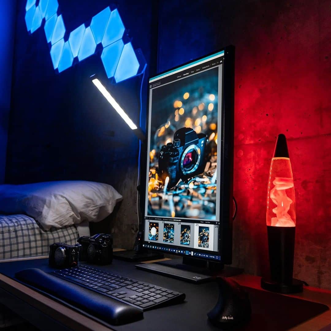 ASUSさんのインスタグラム写真 - (ASUSInstagram)「When fire and ice meet... that’s where the creativity sparks. Find that spark with the ProArt PA278QV monitor. 📷: @haydendumaww   Learn more: https://www.asus.com/Monitors/ProArt-Display-PA278QV/」10月16日 12時00分 - asus