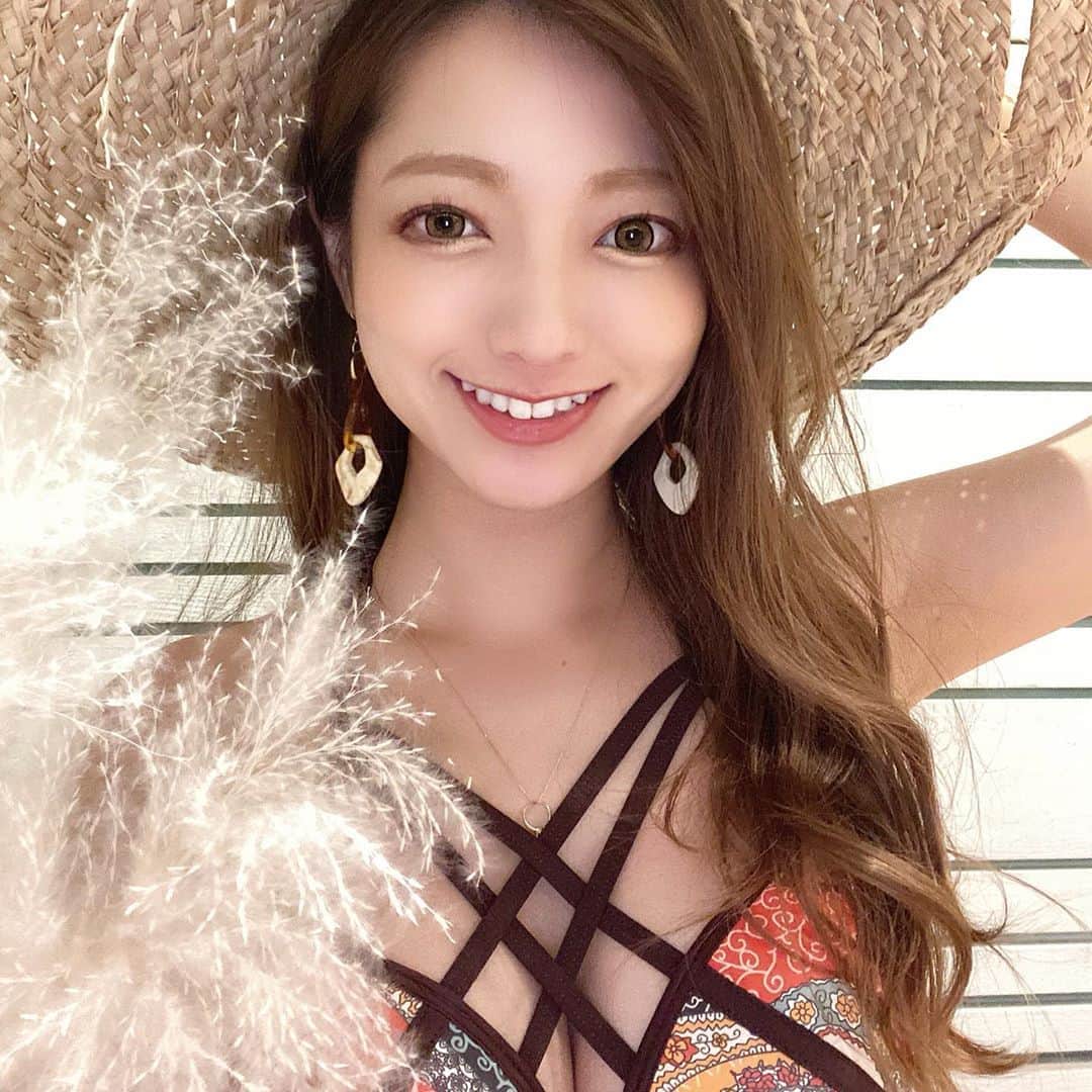 のインスタグラム：「👒🌾 . . 福井県にお邪魔してます🏃‍♀️ . 今日はどこ遊びにいこかな❤︎ . #水着 #ビキニ #麦わら帽子  #秋コーデ #selfie #せるふぃー」