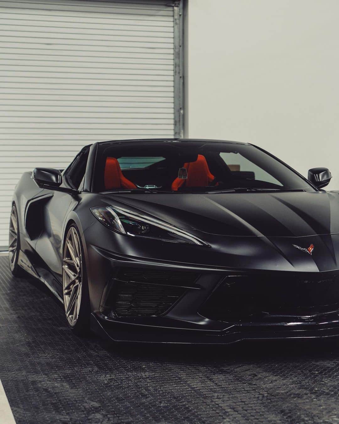 CARLiFESTYLEさんのインスタグラム写真 - (CARLiFESTYLEInstagram)「This Corvette C8 or $90,000 cash? 🏎 @gabe.design」10月16日 12時01分 - carlifestyle