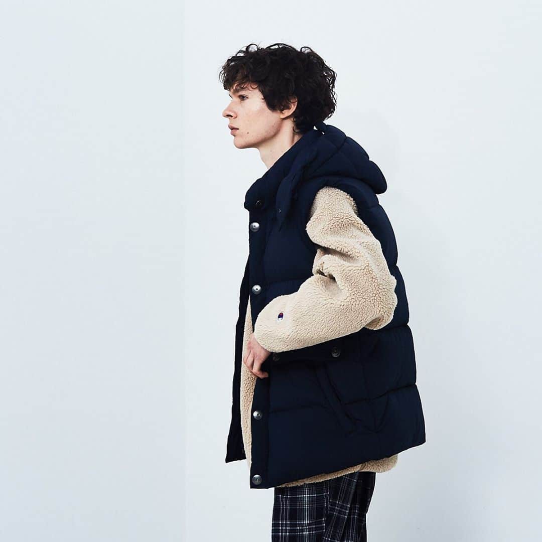 のインスタグラム：「【PYRENEX/ピレネックス】がお買い得！ 人気アイテムをピックアップしてご紹介します。少量入荷ですので、お早めに！  【PYRENEX】REIM VEST/ランス ダウンベスト  スタッフ一押し！着回し可能な万能ダウンベスト！ ピレネックスのロゴが刻印された大きめのメタル・ドットボタンがデザインポイントとなっています。大きめのフードはジッパーで取り外し可能。スタンドカラーでも着ていただける、2WAYアイテム。  #atstagram_m #mensfashion #fashion #instafashion #ootd #like4like #follow4follow #PYRENEX ＃2WAY ＃REIM ＃ピレネックス ＃冬コーデ ＃アウター #少量入荷」